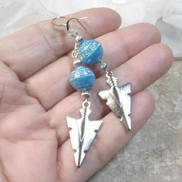 ๐๐๐ 3/$25!!! Blue & Silver Arrowheads! Lightweight Dangle Earrings - Picture 3 of 8